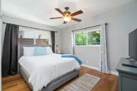 Close to Downtown! Gorgeous MidCentury w/fire pit