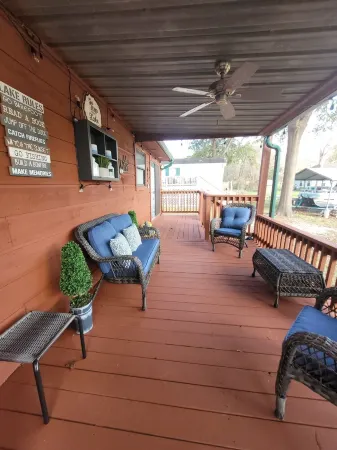 Modern meets Rustic Cabin on the Lake