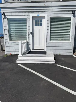 Ocean views from every window.  5min walk to the quiet end of the beach!