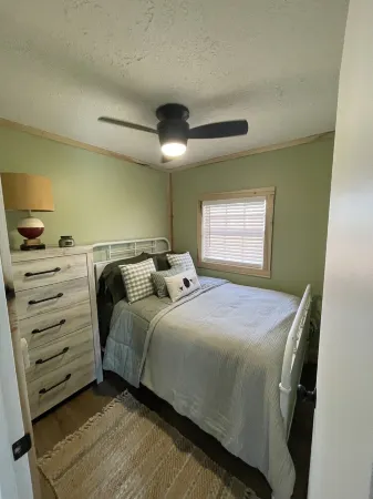 Newly renovated near Rowena, Grider and Wolf Creek Dam