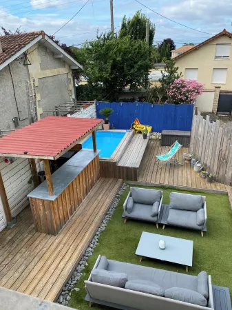 Family home on the outskirts of Bordeaux, close to all amenities (streetcar, bus) Отели рядом с достопримечательностью «Pascal's Cave»