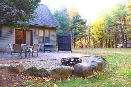 Moose Lodge - scenic Adirondack cabin escape + lake access
