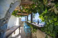 Authentic cottage with exposed beams and Vietri majolica