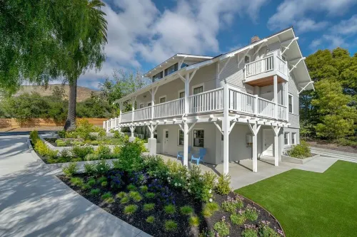 NEW LISTING ! NEWLY REMODELED HISTORIC HOME NEAR DOWNTOWN!