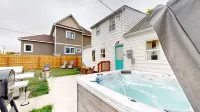 Turquoise Squirrel 27 : Lodge - walking distance to all amenities.