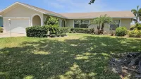 Tropical Waterfront Pool Home, Private Dock, Kayaks, Direct Access to Tampa Bay!