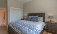 Modern Victor Town Home with Hot Tub and AC