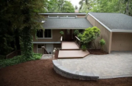 Large retreat house in a quiet cul de sac!