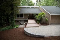Large retreat house in a quiet cul de sac!