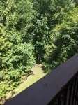 Large retreat house in a quiet cul de sac!