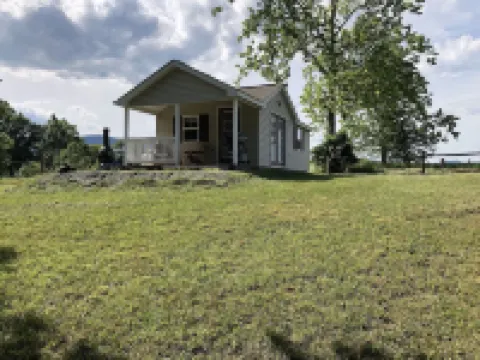 Rivergreen Cottage-"Off The Grid"-WALK TO RIVER!! Solar Powered!