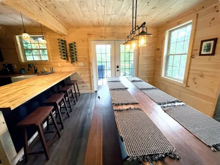 Newly-built See Rocks Vista Cabin