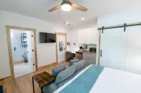 OPEN!! Walkable West Asheville Studio Apt with King Bed