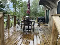 Cozy Lakefront Cottage with spectacular views!