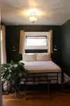 Charming Downtown Cottage with Parking & Full Kitchen