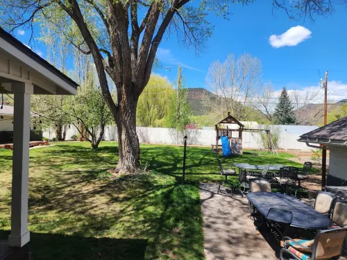 Beautiful 5 bedroom home w/ access to hot tub/pool 25 mins to Glenwood or Vail! Hotels in Eagle County