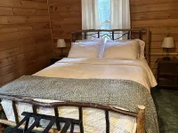 Private Upper Peninsula River Cabin / Sleeps 6 / Fishing / Hiking & Relaxing Hotels in L'Anse Township