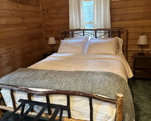 Private Upper Peninsula River Cabin / Sleeps 6 / Fishing / Hiking & Relaxing Hotels in L'Anse Township