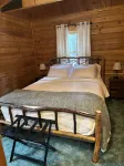 Private Hideaway Cabin, Nestled in the Woods with Private Silver River Access.