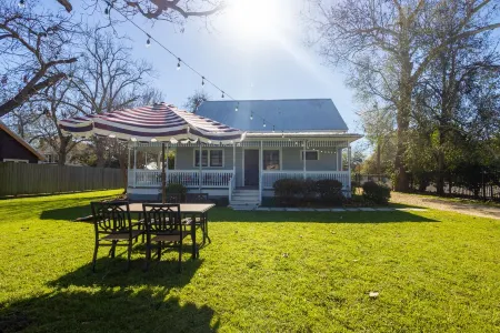 Charming Victorian Bike to Shops, Mins to Antiques & Wedding Venues