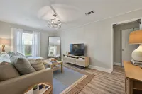 Enjoy our cozy cottage just minutes from A&M Campus