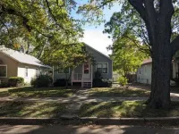 Girl Weekend Bachelorette Parties  Bday Parties Flint Hills Discovery Center 주변 호텔