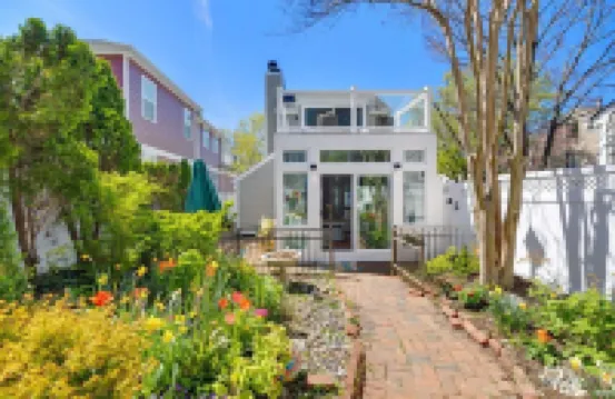 421 Irie: Simply Charming 2 Story COTTAGE!! Private Pool!! 1 Off Street Parking! โรงแรมใน