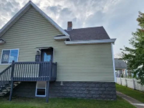 Charming 2-bedroom house with WiFi, AC in cool Escanaba Hotels in Escanaba