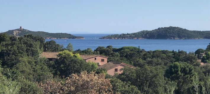 10mn beach, Standing Villa, top sea view, fiber internet, heated pool, jacuzzi Hotéis em Zonza