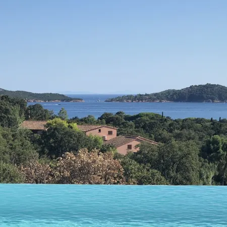 10mn beach, Standing Villa, top sea view, fiber internet, heated pool, jacuzzi