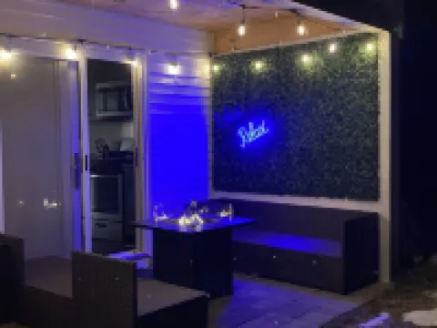 Enjoy Lakefront Sunsets in Cozy 2BR Cottage Escape