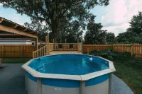 Cheerful 3 bedroom home with pool + grill Hotels in Polk County
