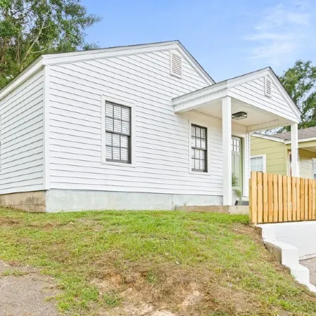 Cozy Cottage near Downtown Laurel!