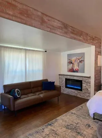 Industrial Modern Studio in Hillcountry river area