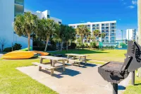 PENTHOUSE HIDEAWAY: BEACH LOVERS' ROMANTIC HAVEN - VIEWS to INFINITY!