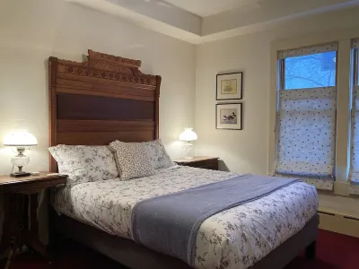 Delightful Downtown Ithaca Home & Garden for Extended Stays Hotels near Fall Creek Suspension Bridge