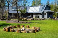 11 Beds Sleeps 20+. Pets OK. 4 Bedrooms, Bonus Room, Bunk House, Pool Table