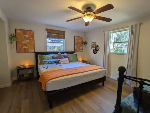70's Retro River House Float-in Movie HeatedPoolSpa Kng Beds BGardens Moffit USF
