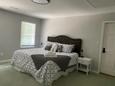 Private guest suite with private garage Hotels near Stonebridge Square