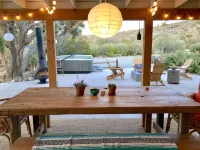 The Joshua Tree Hideaway w/ hot tub. Children and Pet friendly