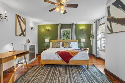 Victorian 4BR/2BA Modern Home Hotels near Otis Library
