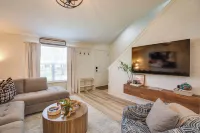 Luxury Haven - Renovated w/ Abundant Amenities