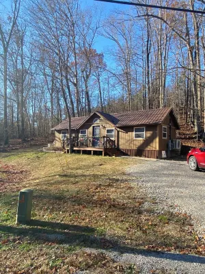 Secluded 1-bedroom cabin in the Shawnee National Forest at the Lake of Egypt.