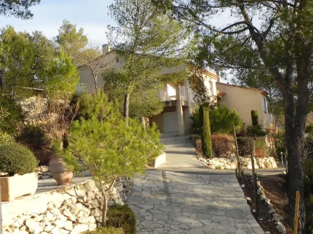 VILLA with stunning views and private access to Lake Esparron de Verdon