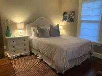 Stunning contemporary North Shore Bungalow with hot tub. Steps to everything. Hotels near Bessie Smith Cultural Center and Chattanooga African American Museum