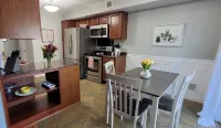 Charming 2 Bedroom 3 bathroom Townhouse, minutes from Saratoga Springs!
