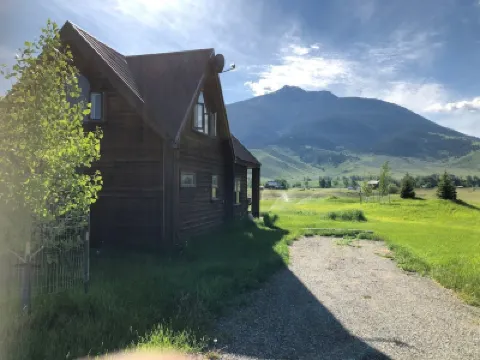 "Everything Is Top Cabin فنادق في 