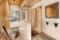 Large, Luxurious Riverfront Townhouse
