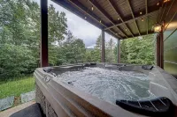 Cabin with 3 Bedrooms, Game Room, Sunrise & Mountain Views!