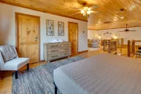 Raven's Roost - Awesome Mountain Cabin! Hotels near Sky Top Orchard